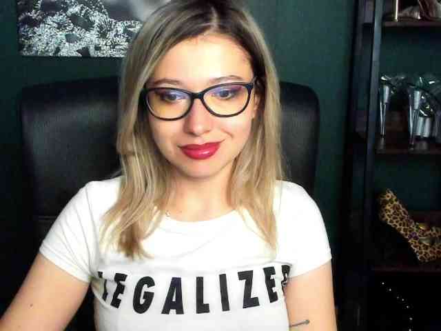 xxHeidiLove webcam