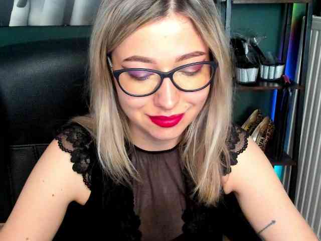 xxHeidiLove webcam