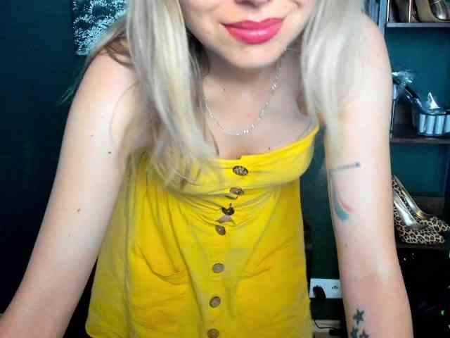 xxHeidiLove webcam