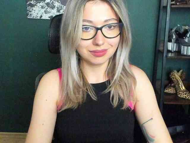 xxHeidiLove webcam