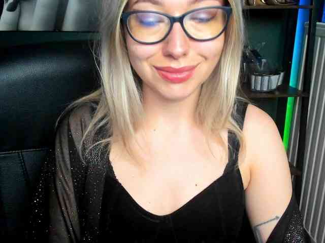xxHeidiLove webcam