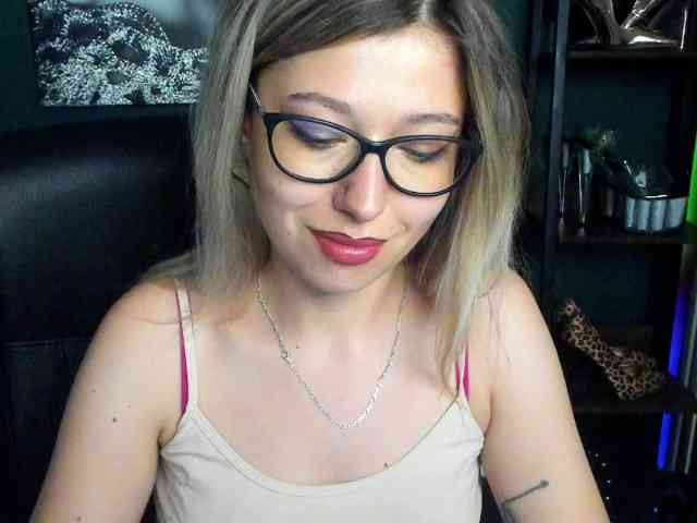 xxHeidiLove webcam