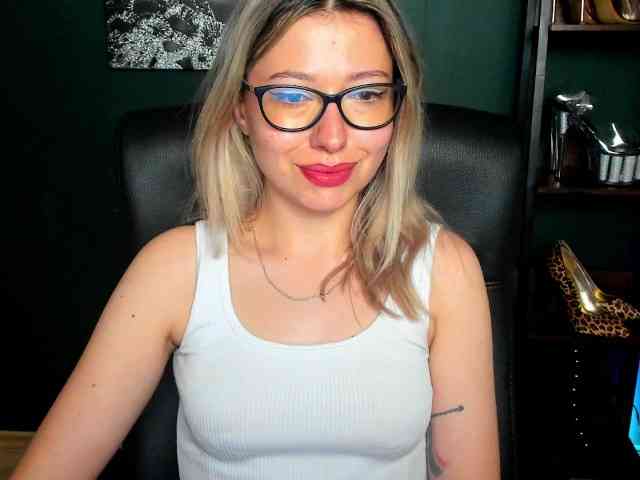 xxHeidiLove webcam