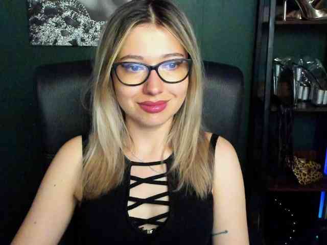 xxHeidiLove webcam