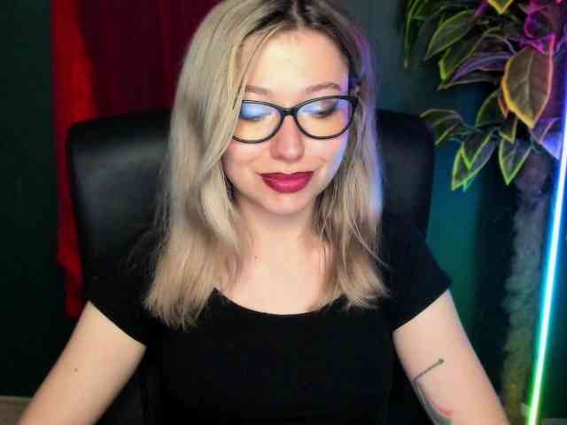 xxHeidiLove webcam