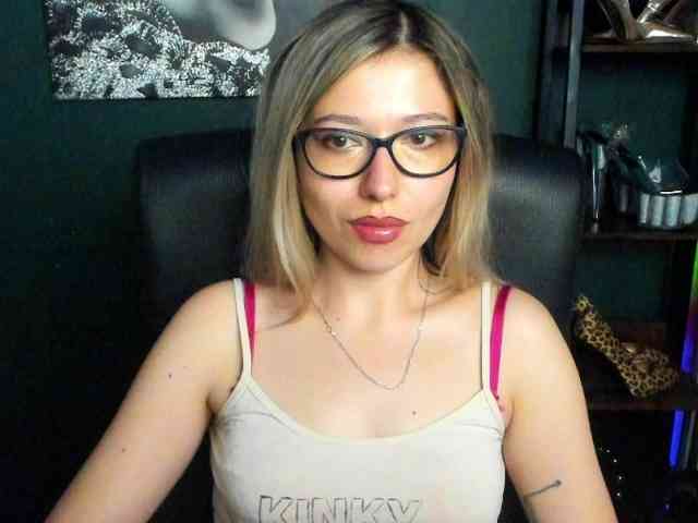 xxHeidiLove webcam
