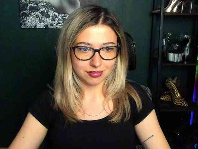 xxHeidiLove webcam