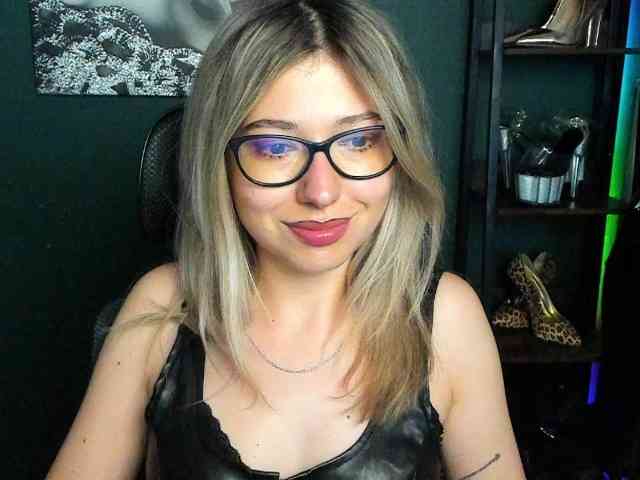 xxHeidiLove webcam