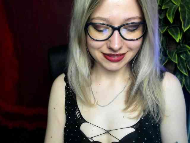 xxHeidiLove webcam