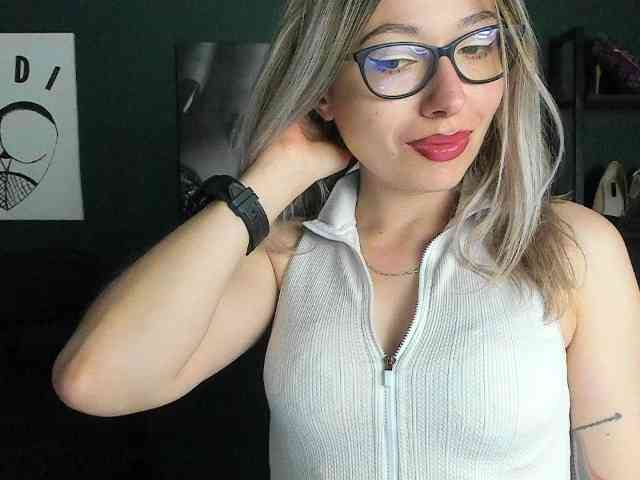 xxHeidiLove webcam