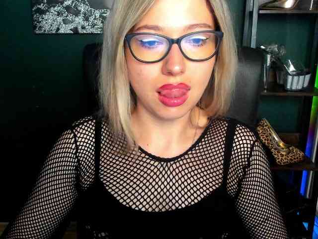 xxHeidiLove webcam