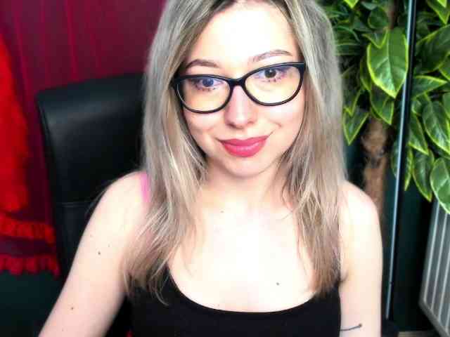 xxHeidiLove webcam