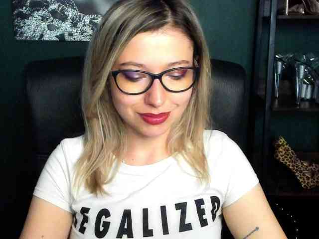 xxHeidiLove webcam