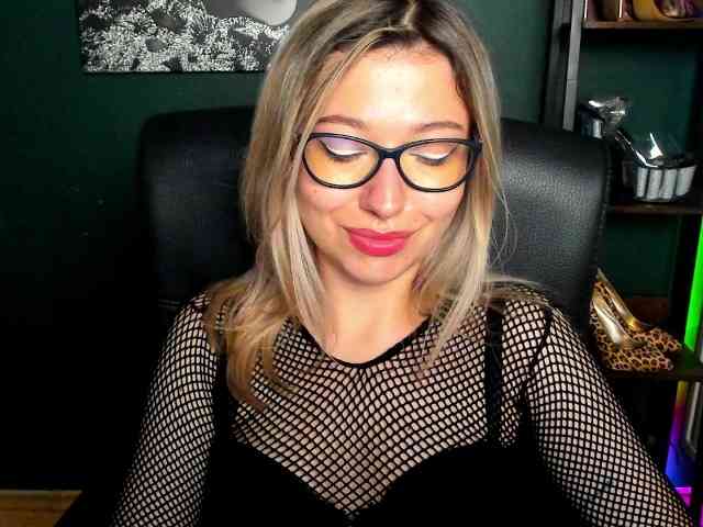xxHeidiLove webcam