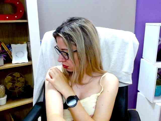 xxHeidiLove webcam
