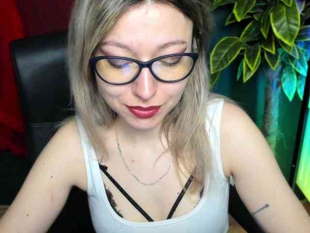 xxHeidiLove webcam