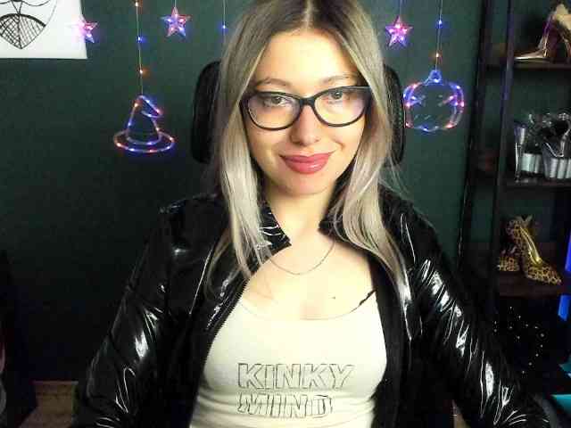 xxHeidiLove webcam