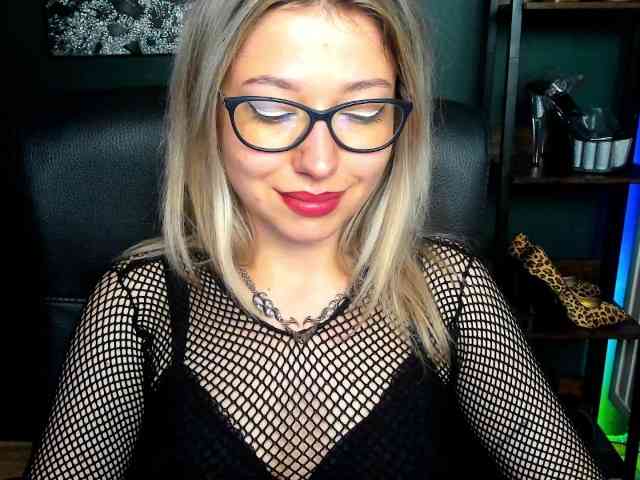 xxHeidiLove webcam