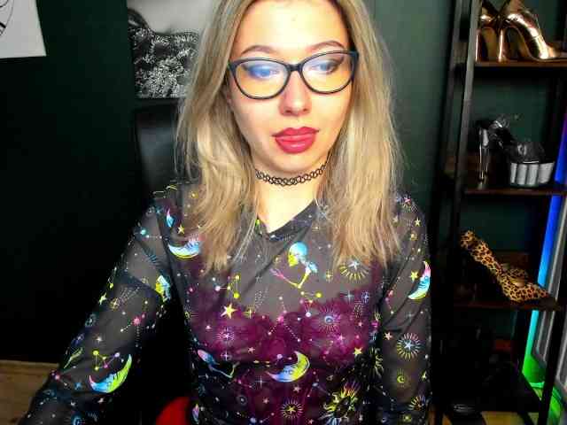 xxHeidiLove webcam