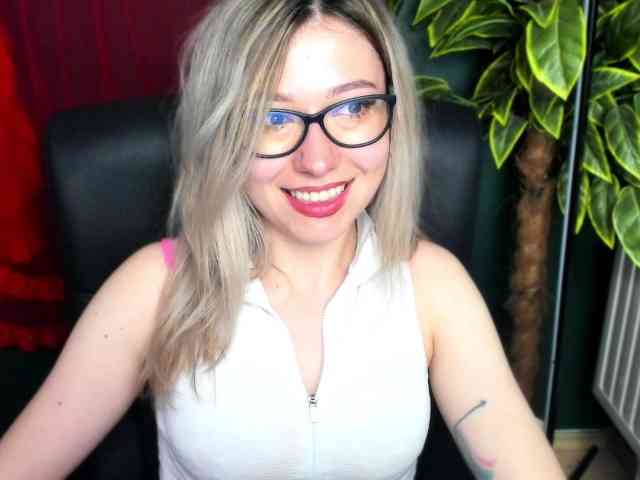 xxHeidiLove webcam