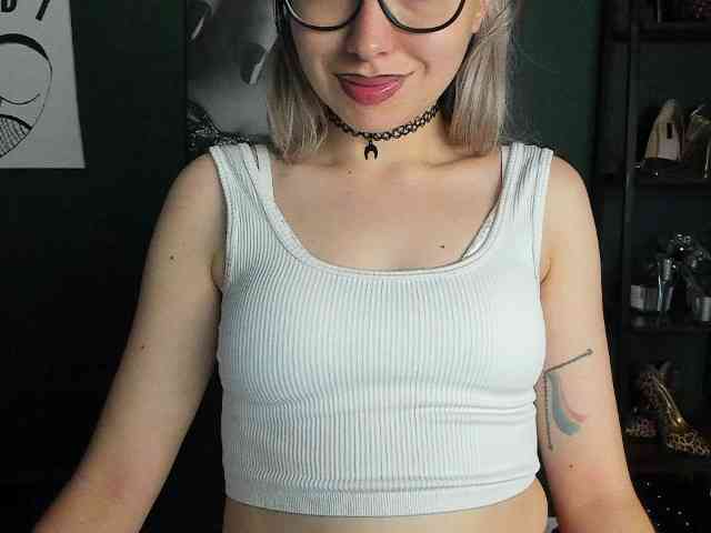 xxHeidiLove webcam