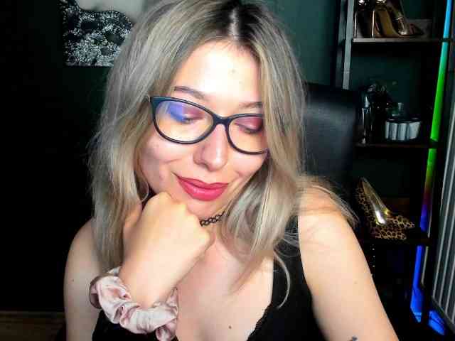 xxHeidiLove webcam