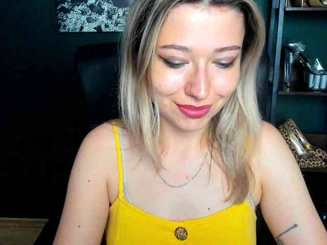 xxHeidiLove webcam