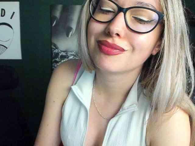 xxHeidiLove webcam
