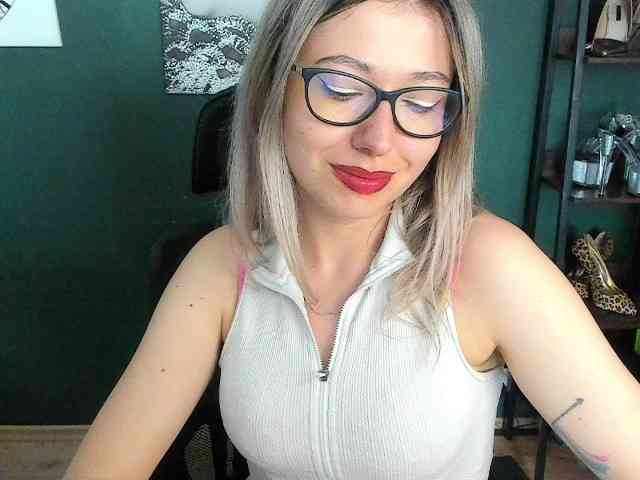 xxHeidiLove webcam