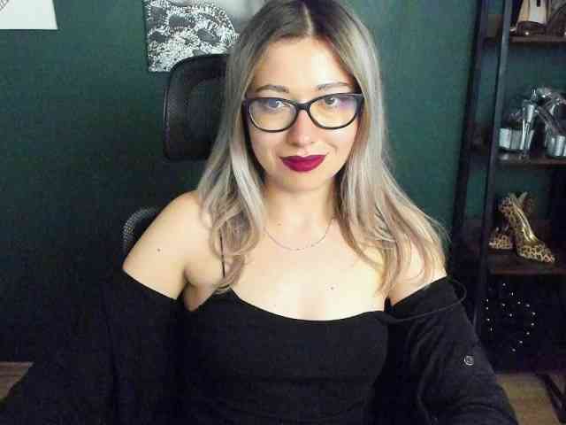 xxHeidiLove webcam