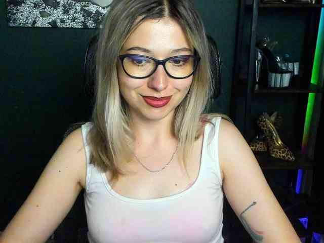 xxHeidiLove webcam