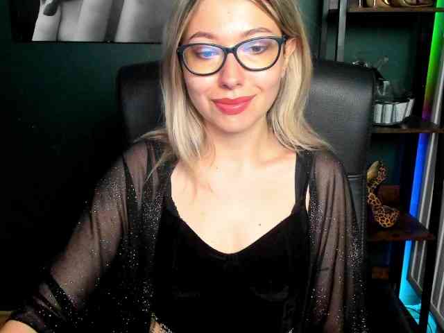 xxHeidiLove webcam