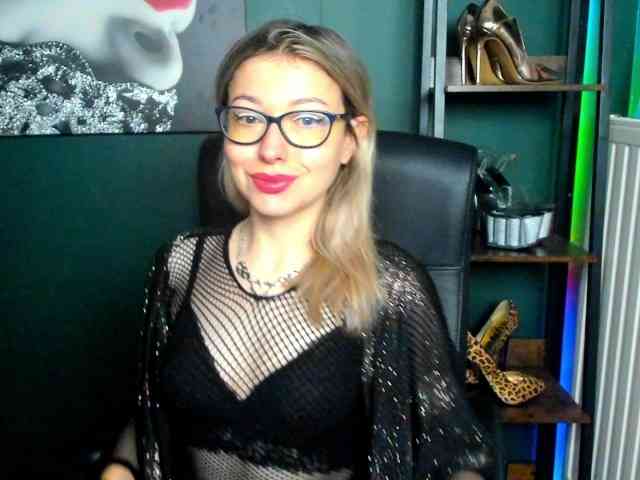 xxHeidiLove webcam