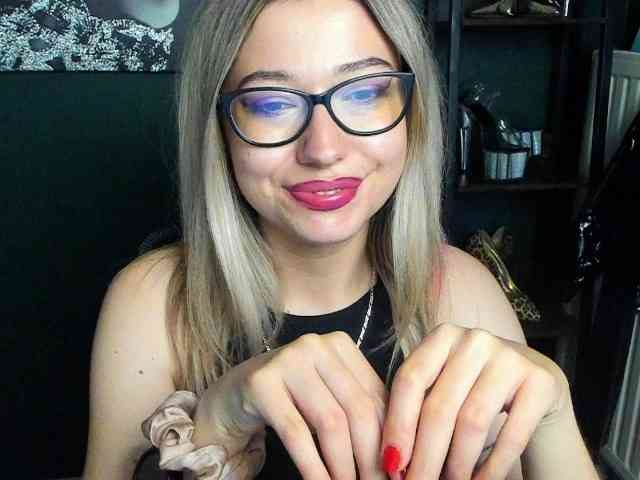 xxHeidiLove webcam