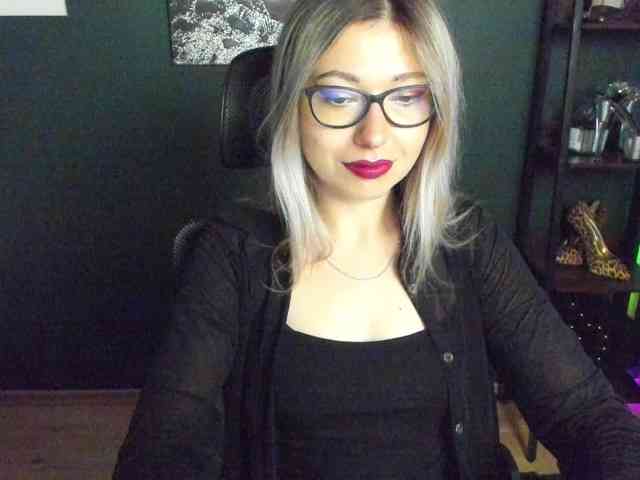 xxHeidiLove webcam