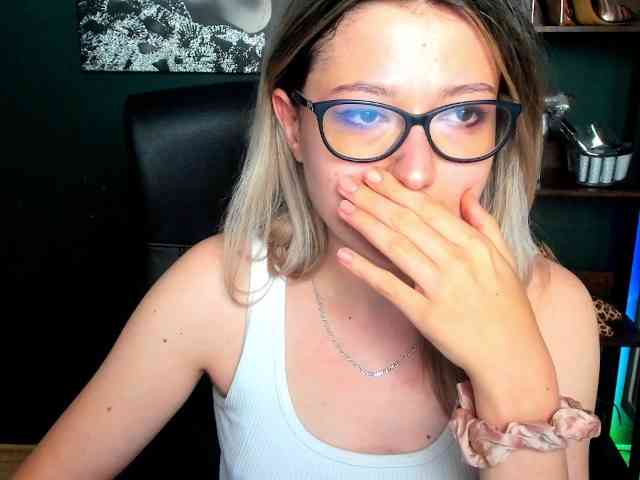 xxHeidiLove webcam