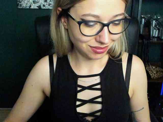 xxHeidiLove webcam