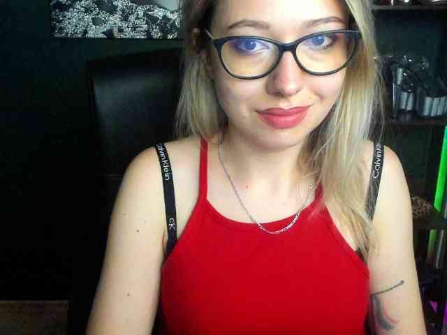 xxHeidiLove webcam