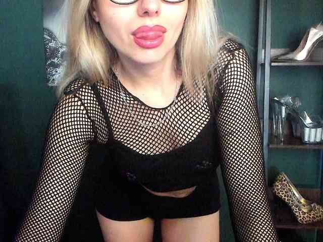 xxHeidiLove webcam