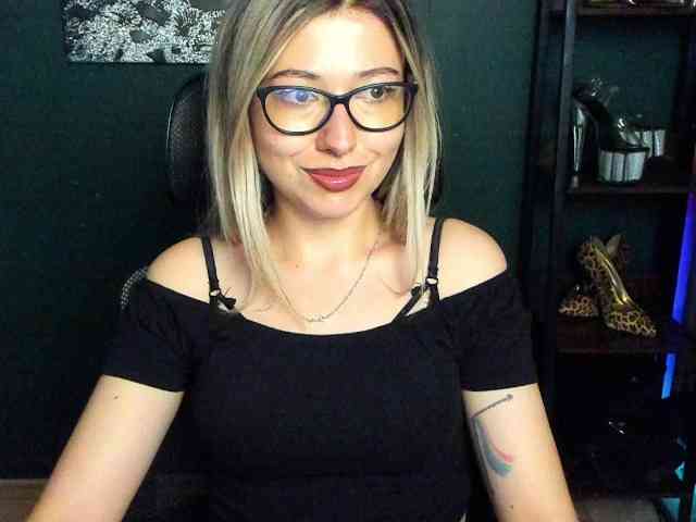 xxHeidiLove webcam