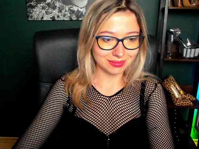 xxHeidiLove webcam