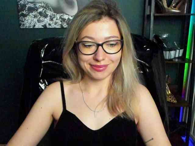 xxHeidiLove webcam