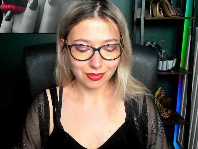xxHeidiLove webcam