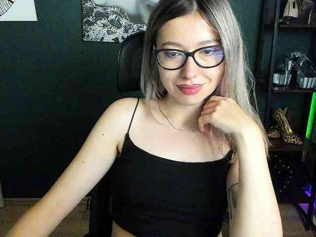 xxHeidiLove webcam
