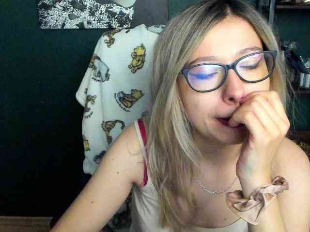 xxHeidiLove webcam