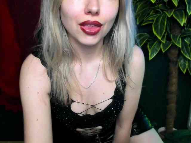xxHeidiLove webcam