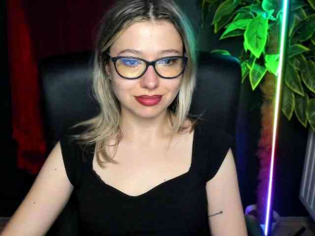 xxHeidiLove webcam