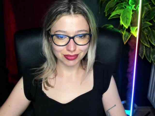 xxHeidiLove webcam