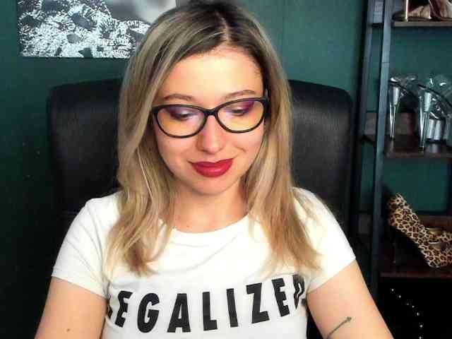 xxHeidiLove webcam