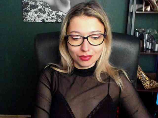 xxHeidiLove webcam